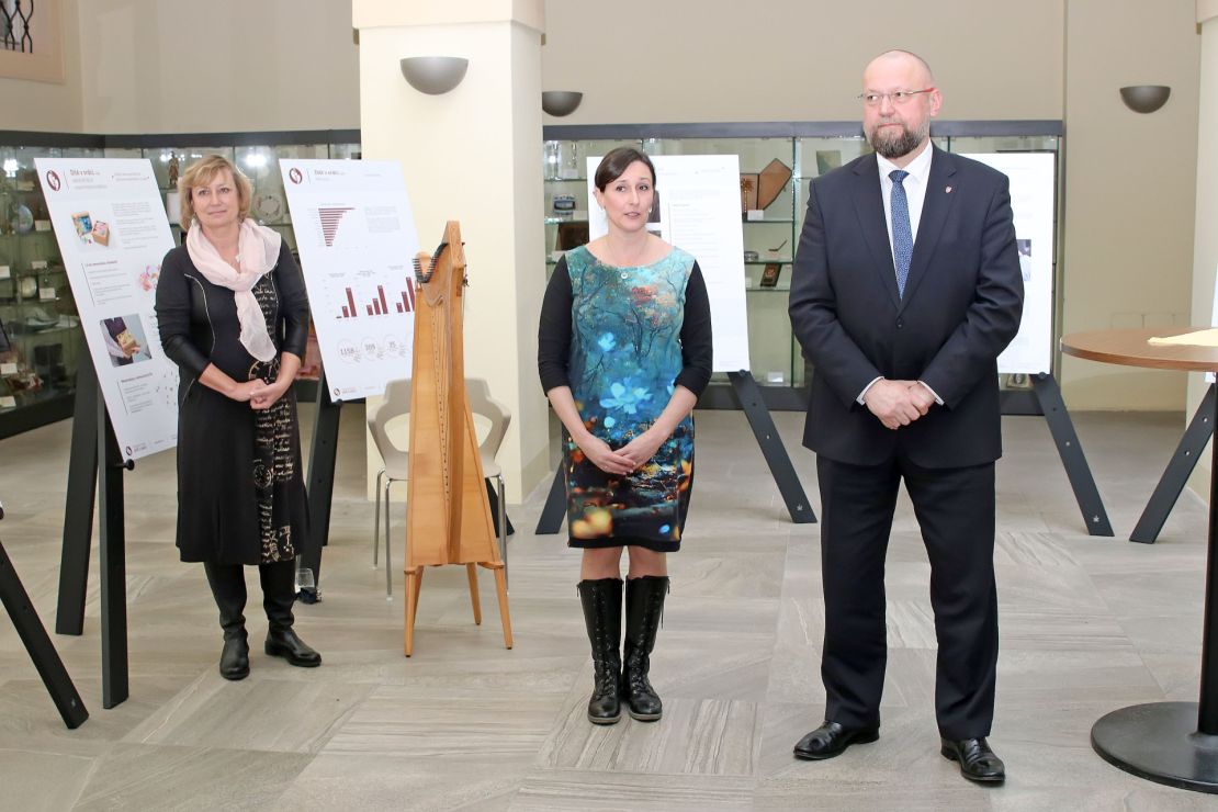 Bc. Alena Peremská, MHA, ředitelka organizace Dítě v srdci, a Ing. Jan Bartošek, místopředseda Poslanecké sněmovny Foto Kancelář Poslanecké sněmovny, Jiří Hybš