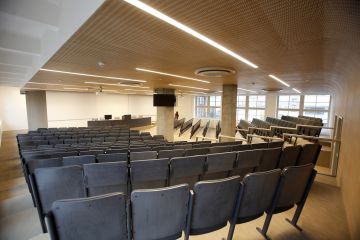 Hlavní aula má kapacitu 200 posluchačů. Foto: Jiří Koťátko