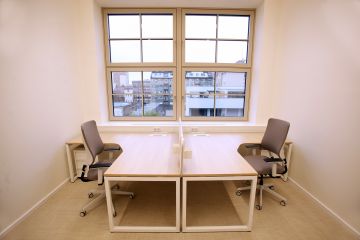 Některé kanceláře ve druhém patře jsou připravené pro komorové oddělení vzdělávání a disciplinární orgány, čtyři kanceláře jsou zařízené, ale zatím prázdné a připravené k pronájmu. Pokud bude zájem, mohla by si je pronajmout nějaká okresní sdružení nebo jiné lékařské spolky. Foto: Jiří Koťátko