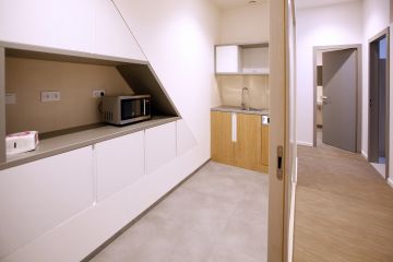 Ráz kuchyňky ve druhém patře je určený novou nosnou konstrukcí. Foto: Jiří Koťátko