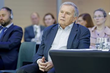 V auditoriu byl i prof. MUDr. Jiří Vorlíček, CSc., bývalý dlouholetý předseda České onkologické společnosti ČLS JEP, který nyní působí jako poradce ministra zdravotnictví pro onkologii Foto: Jiří Koťátko
