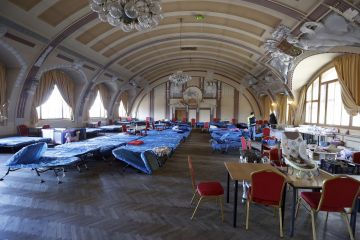 Velká hala s improvizovanými lůžky je naštěstí spíše v záloze. Více pacientů tu bývá málokdy.  Foto: Jiří Koťátko