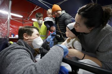 Tříletá dvojčata absolvovala základní fyzikální vyšetření bez pláče.  Foto: Jiří Koťátko
