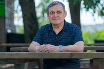 „Akreditace nemocnic pro postgraduální vzdělávání by se měly zrušit. Kdo je kompetentní tu péči poskytovat, ať je i kompetentní vzdělávat – tečka,“ říká ředitel jablonecké nemocnice MUDr. Vít Němeček