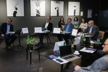 Expertní tým u kulatého stolu, zdroj: MT