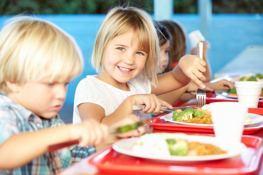 iStock-178107235_školní stravování