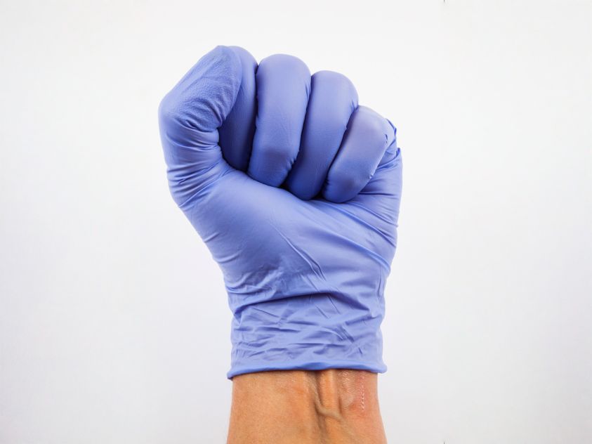 iStock-1385481895_pěst, vzdor, stávka_mod