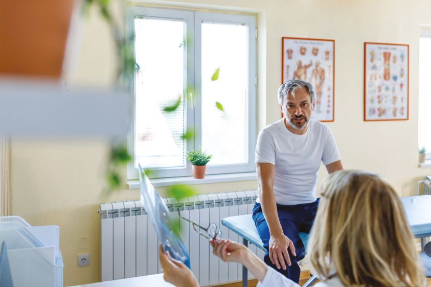 iStock-1414817094_rozhovor