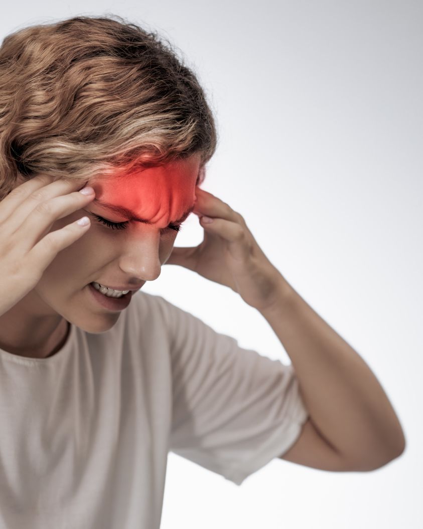 bolest hlavy, migréna Hair Holding Head in Pain from Migraine