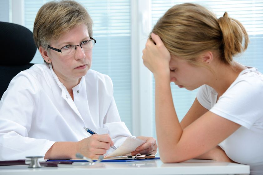 iStock-185912398_pohovor s lékařem, nepříznivá diagnóza