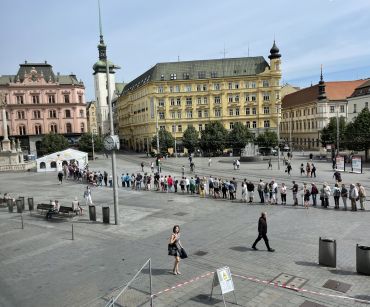 Stan proti melanomu v roce 2022 v Brně na nám. Svobody Foto archiv prof. Arenbergerové