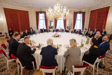 Kulatý stůl na téma dostupnost primární péče v regionech. Zdroj: Kancelář prezidenta republiky. Foto: Tomáš Fongus